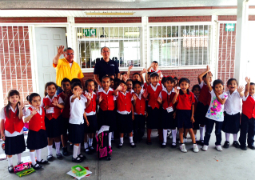 “Arigatou”（日語感謝的意思）表示感謝