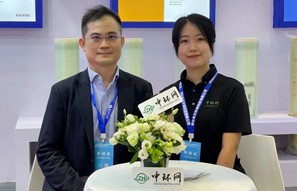 Nitto海德能員工熱情接待客戶及介紹產品