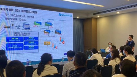 Nitto海德能員工熱情接待客戶及介紹產品