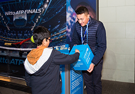 在 Nitto ATP Finals 中給孩子們帶來微笑——特別的禮物